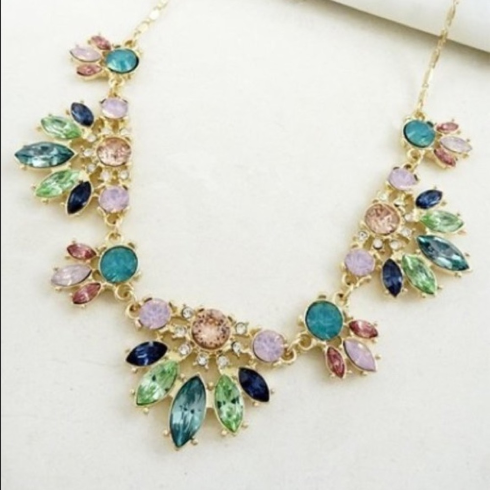 NWT Statement necklace multi-colored